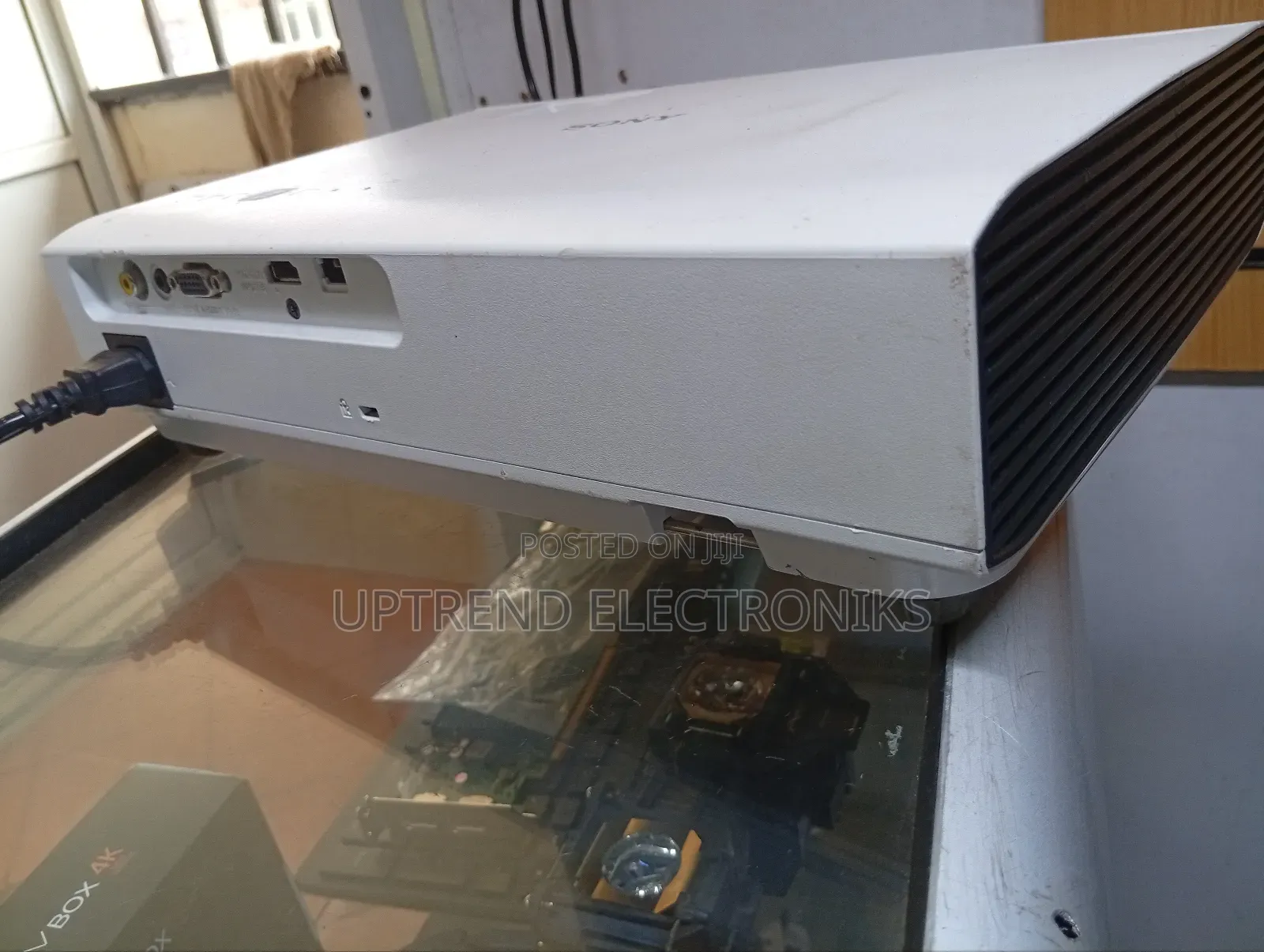 Sony Dx102 – Refurbished Projector