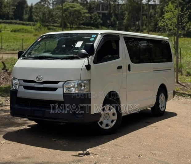 Toyota HiAce 2019 White - thumbnail 3