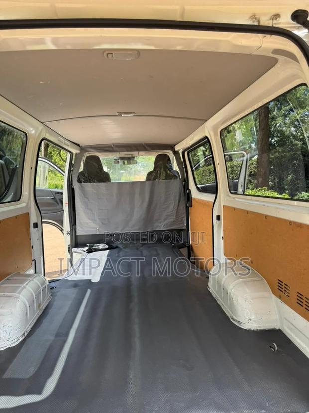 Toyota HiAce 2019 White - thumbnail 5