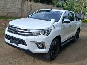 Toyota Hilux SR5 4x4 2018 White