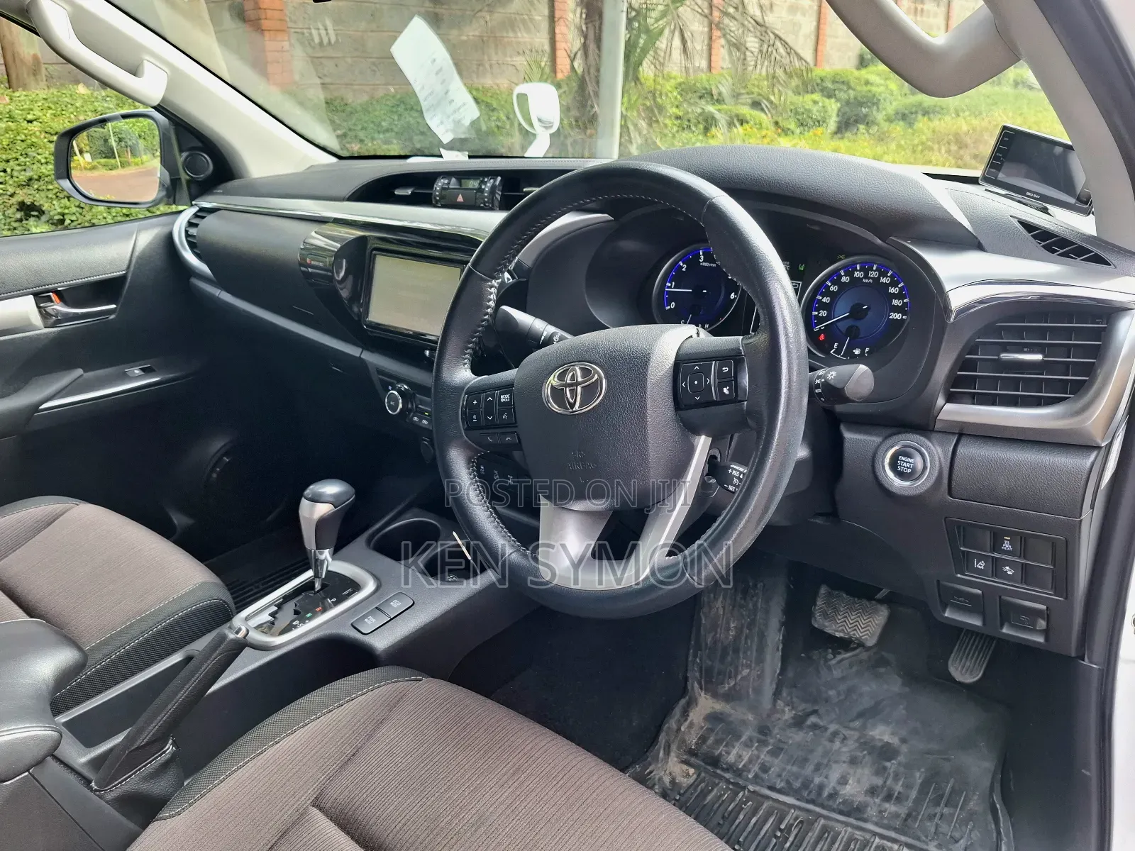 Toyota Hilux SR5 4x4 2018 White