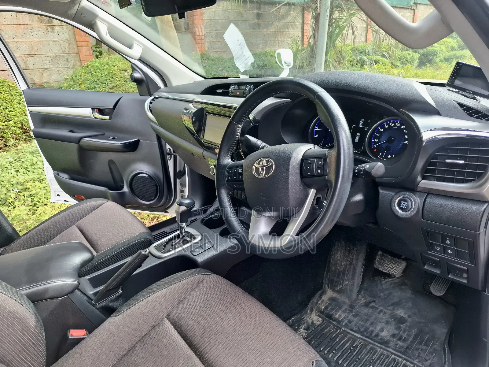 Toyota Hilux SR5 4x4 2018 White