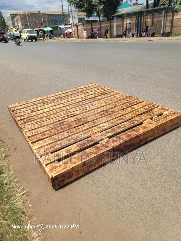 Rustic 5feet by 6feet Pallet Bed. 03 - main view