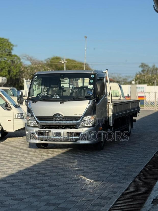 Toyota Dyna 2018 - thumbnail 3