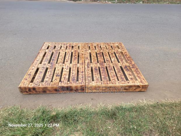 Durable 5×6ft Wooden Bed Design. D2005