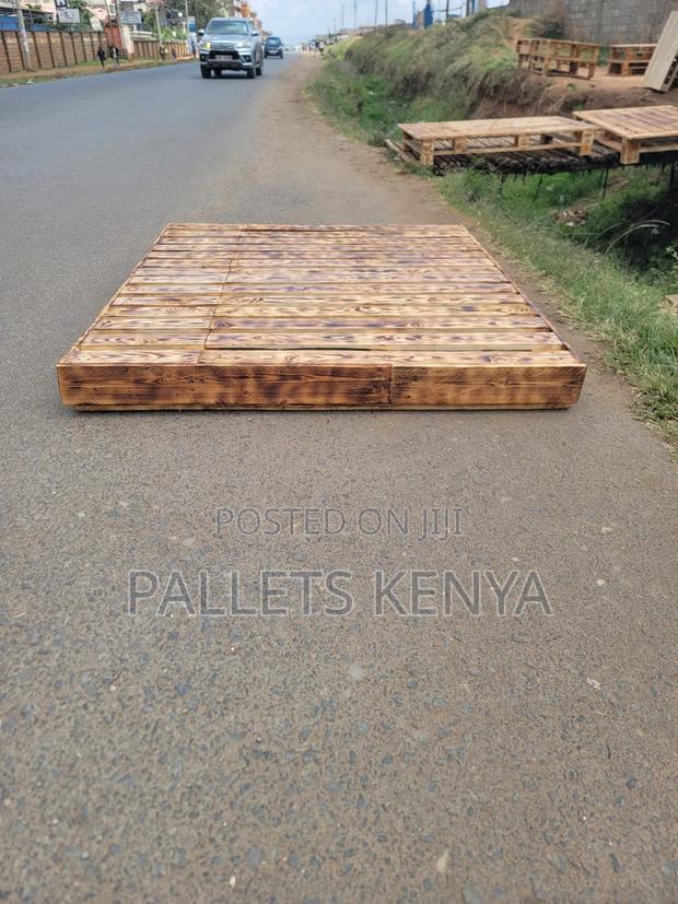 Modern 5ft*6ft Pallet Bed. Rustic Look. (008)