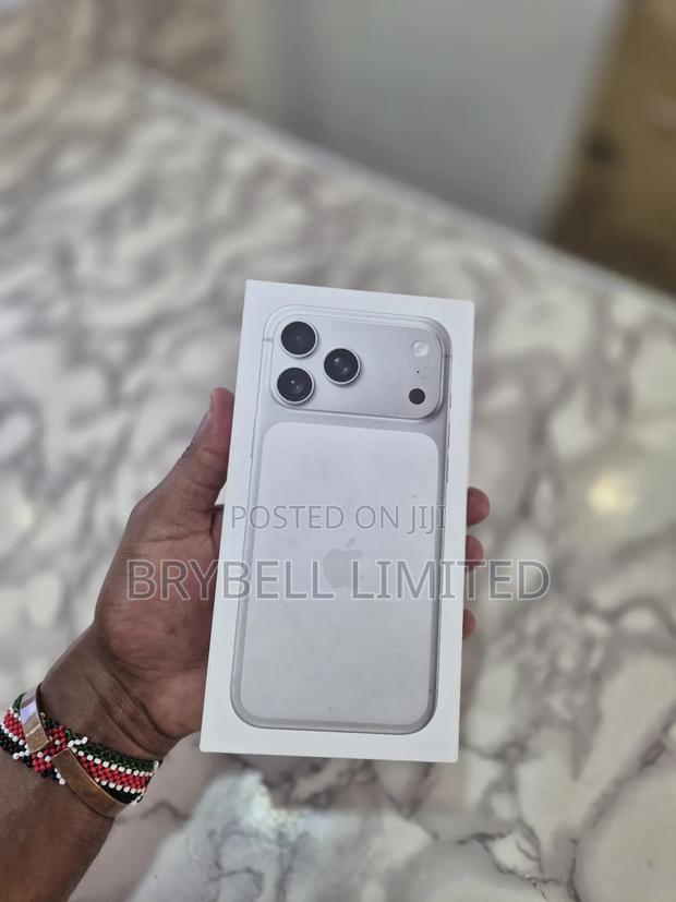 New Apple iPhone 17 Pro Max 256 GB Silver - main view