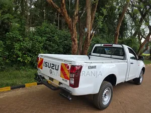 Isuzu D-MAX 2015 White