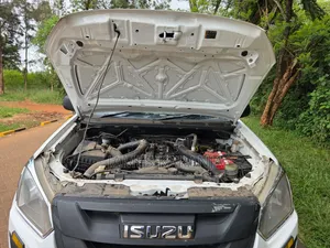 Isuzu D-MAX 2015 White