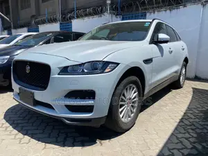 Jaguar F-Pace 2018 Blue