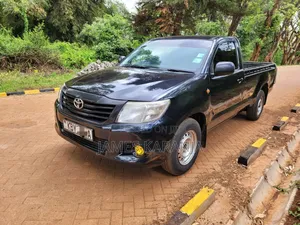 Toyota Hilux 2013 Black