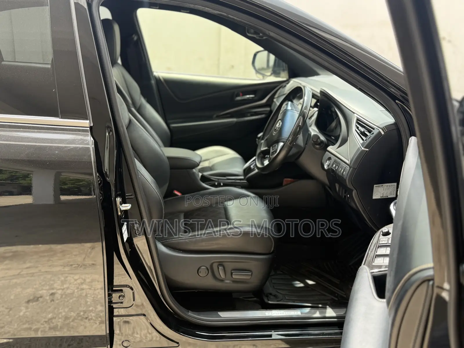 Toyota Harrier 2.0 2018 Matt Black