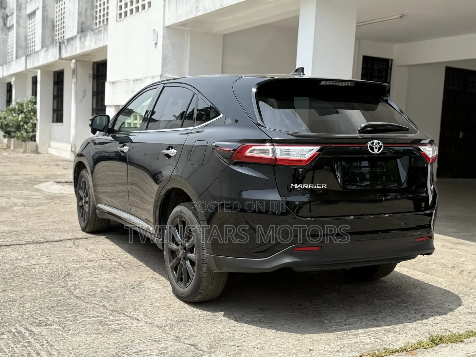 Toyota Harrier 2.0 2018 Matt Black