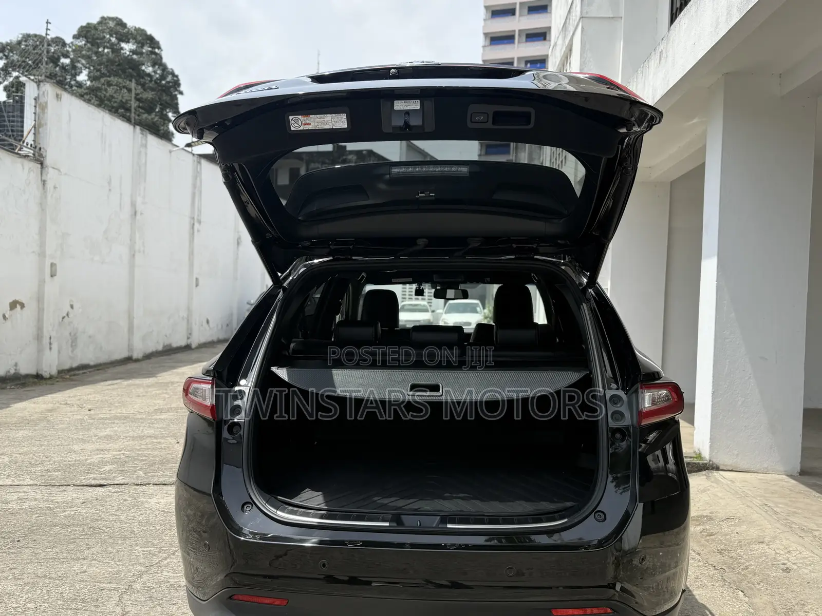 Toyota Harrier 2.0 2018 Matt Black
