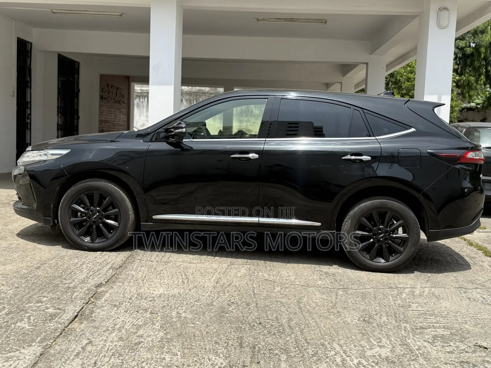 Toyota Harrier 2.0 2018 Matt Black