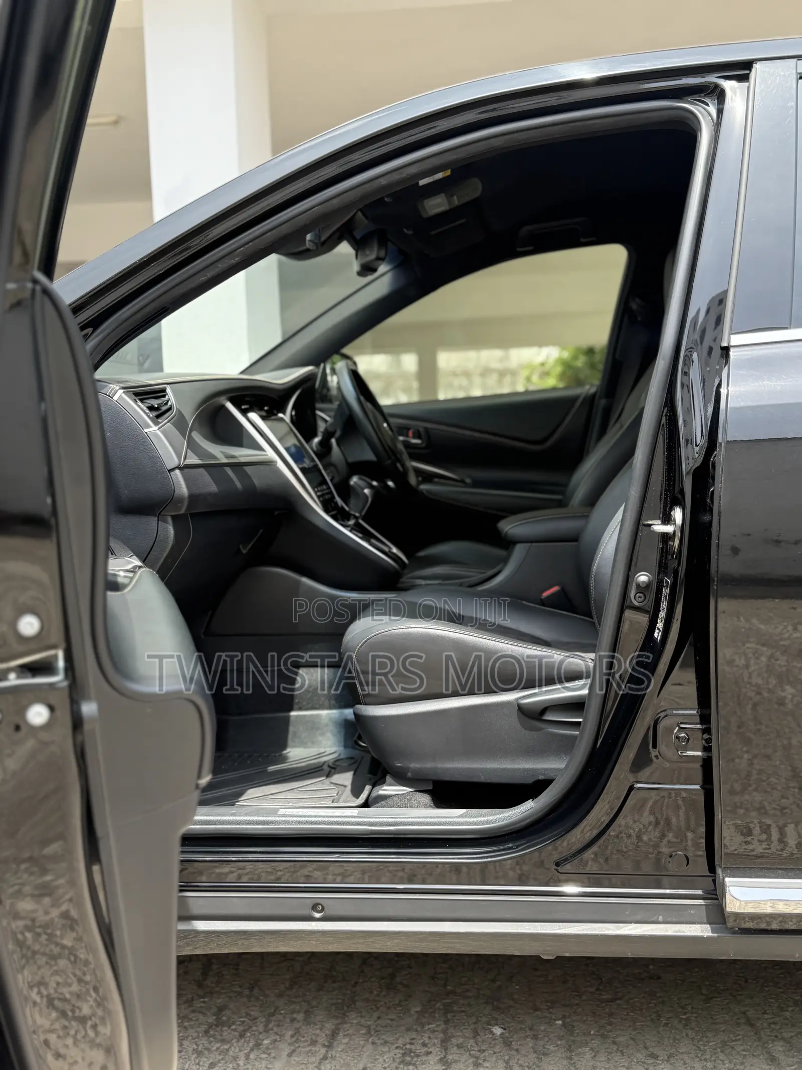 Toyota Harrier 2.0 2018 Matt Black