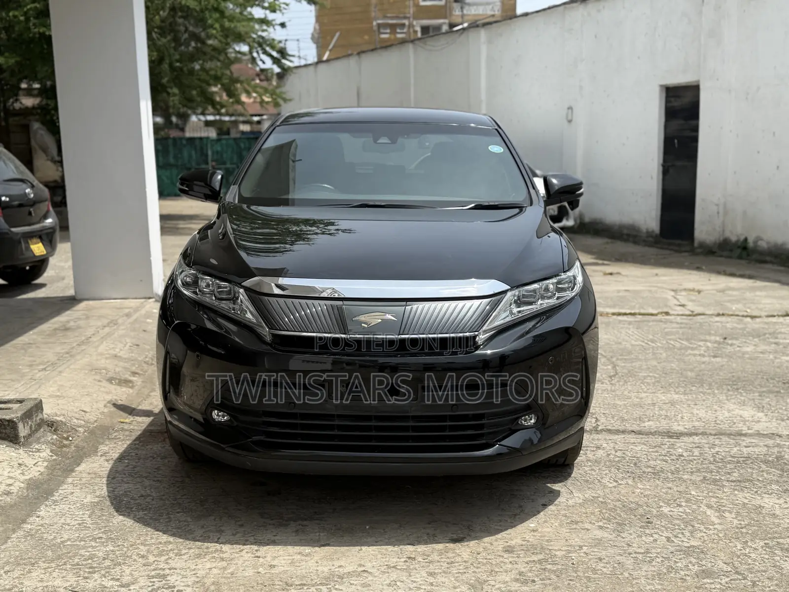 Toyota Harrier 2.0 2018 Matt Black