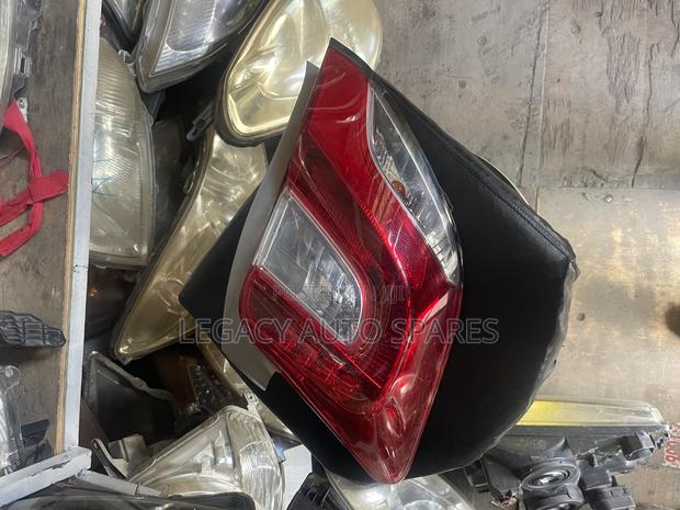Toyota Vitz Jewela Taillight - thumbnail 2