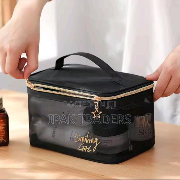 *Pretty Transparent Toiletry Bag Double Zippers - main view
