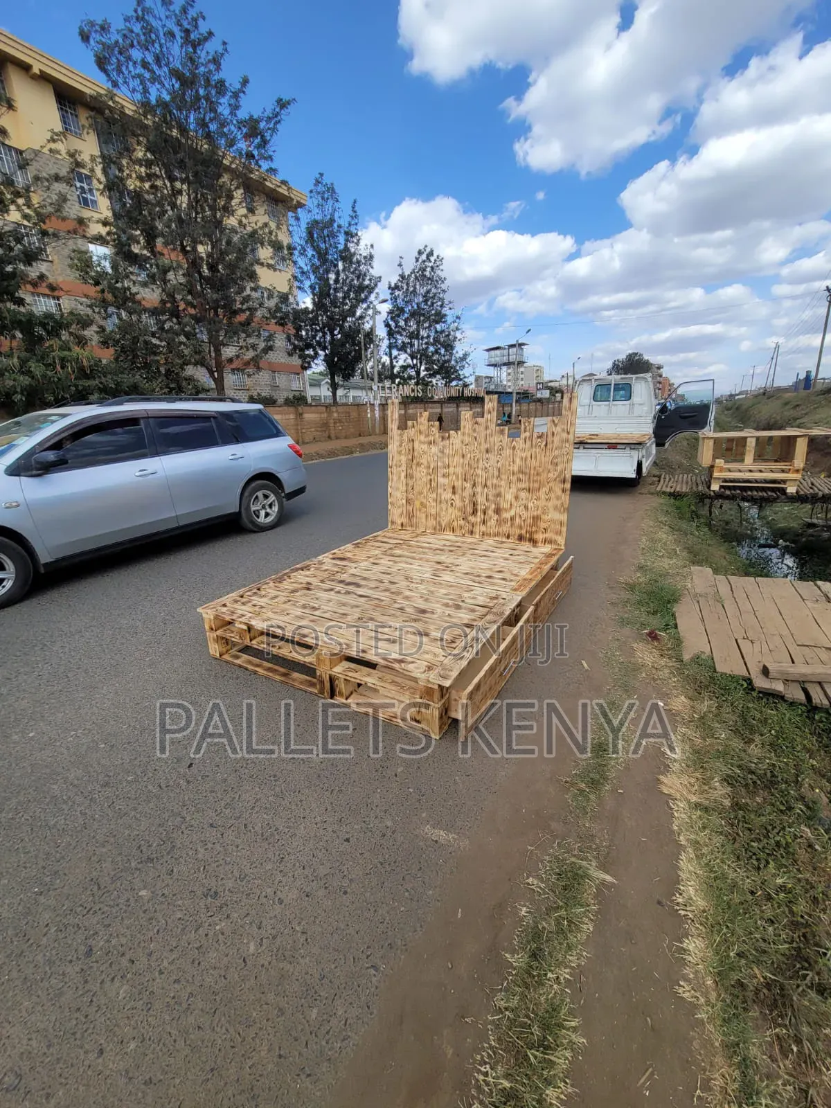 Handmade 5*6 Pallet Bed With Storage Space. (Cpd08)
