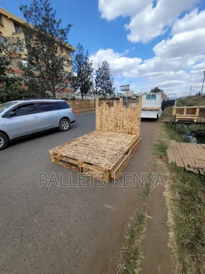 Handmade 5*6 Pallet Bed With Storage Space. (Cpd08)