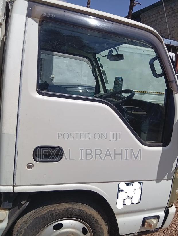 NPR Lorry Very Clean - thumbnail 5