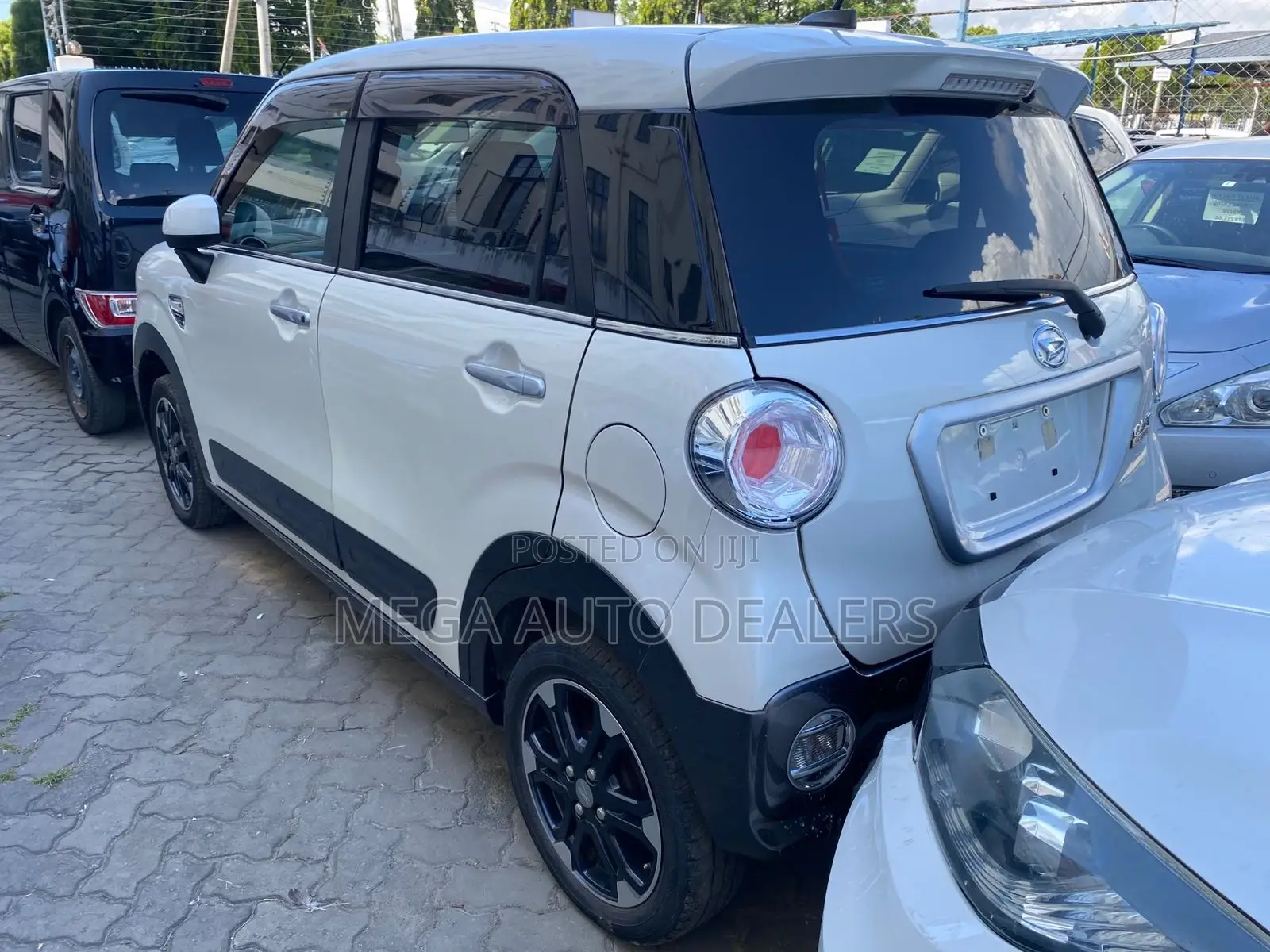 Daihatsu Cast 2018 White