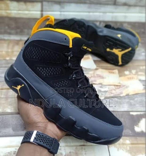 Air Jordan 9 - thumbnail 3