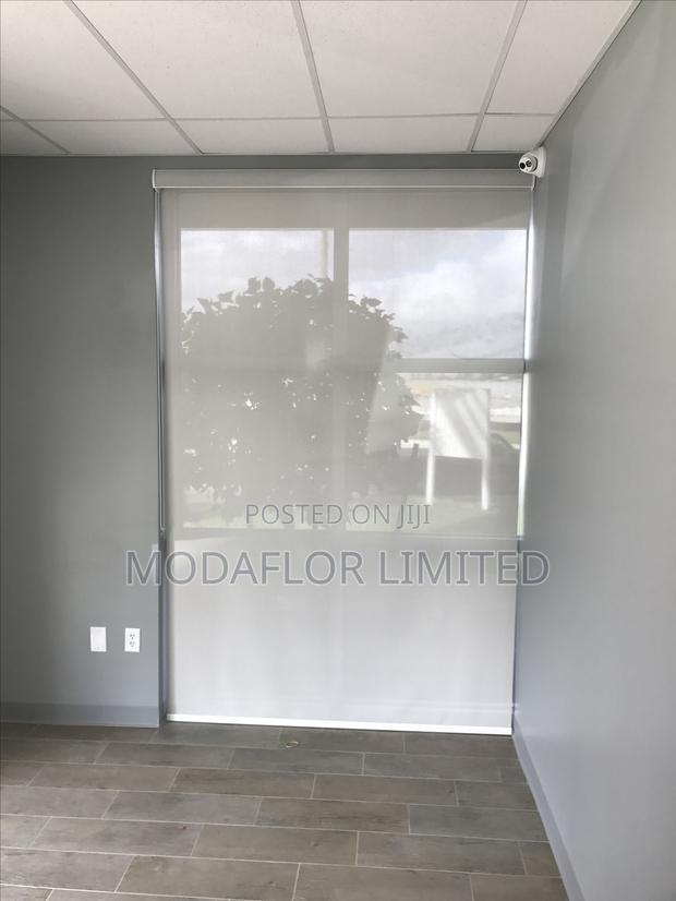 Light Filtering Sunscreen Blinds for Living Rooms