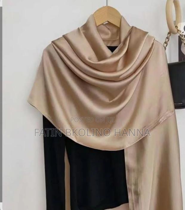 Silky Plain Scarf - thumbnail 3