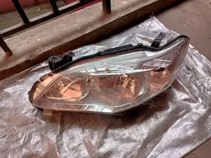 Toyota Corolla Zze) Headlight