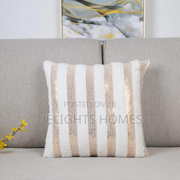 Sequins Pillow Cover_st - main view