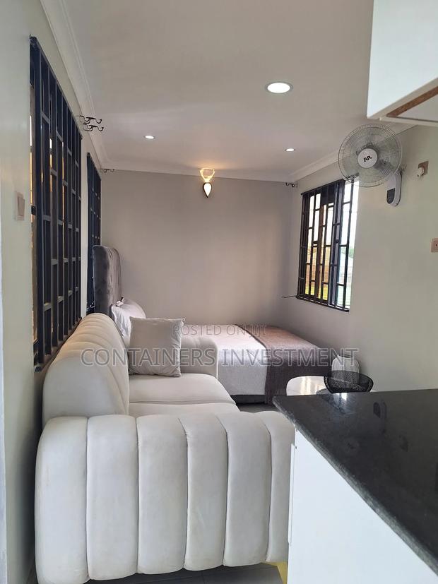 Container Studio House Perfect For Air Bnb Set Up. - thumbnail 5