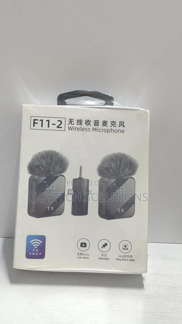 Lavalier Lapel Wireless Microphone Plug and Play With Clear Timbre.