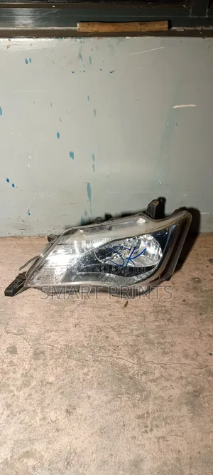 Top Ex Japan Fielder 161 Left Headlights in Good Condition