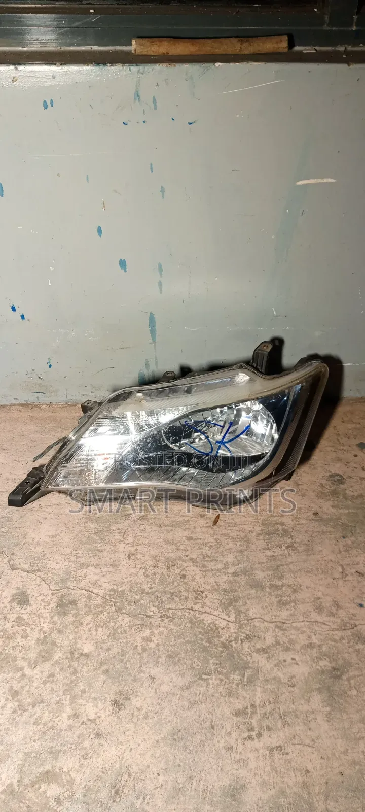 Top Ex Japan Fielder 161 Left Headlights in Good Condition
