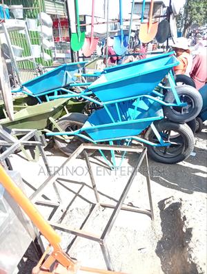 Strong Wheelbarrow for Heavy Duty - thumbnail 2