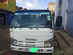 Isuzu Elf Truck 2012 White