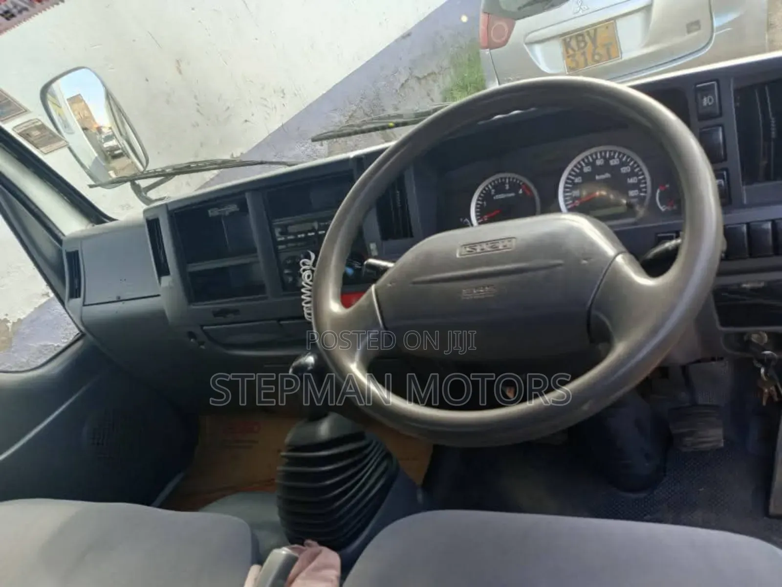 Isuzu Elf Truck 2012 White