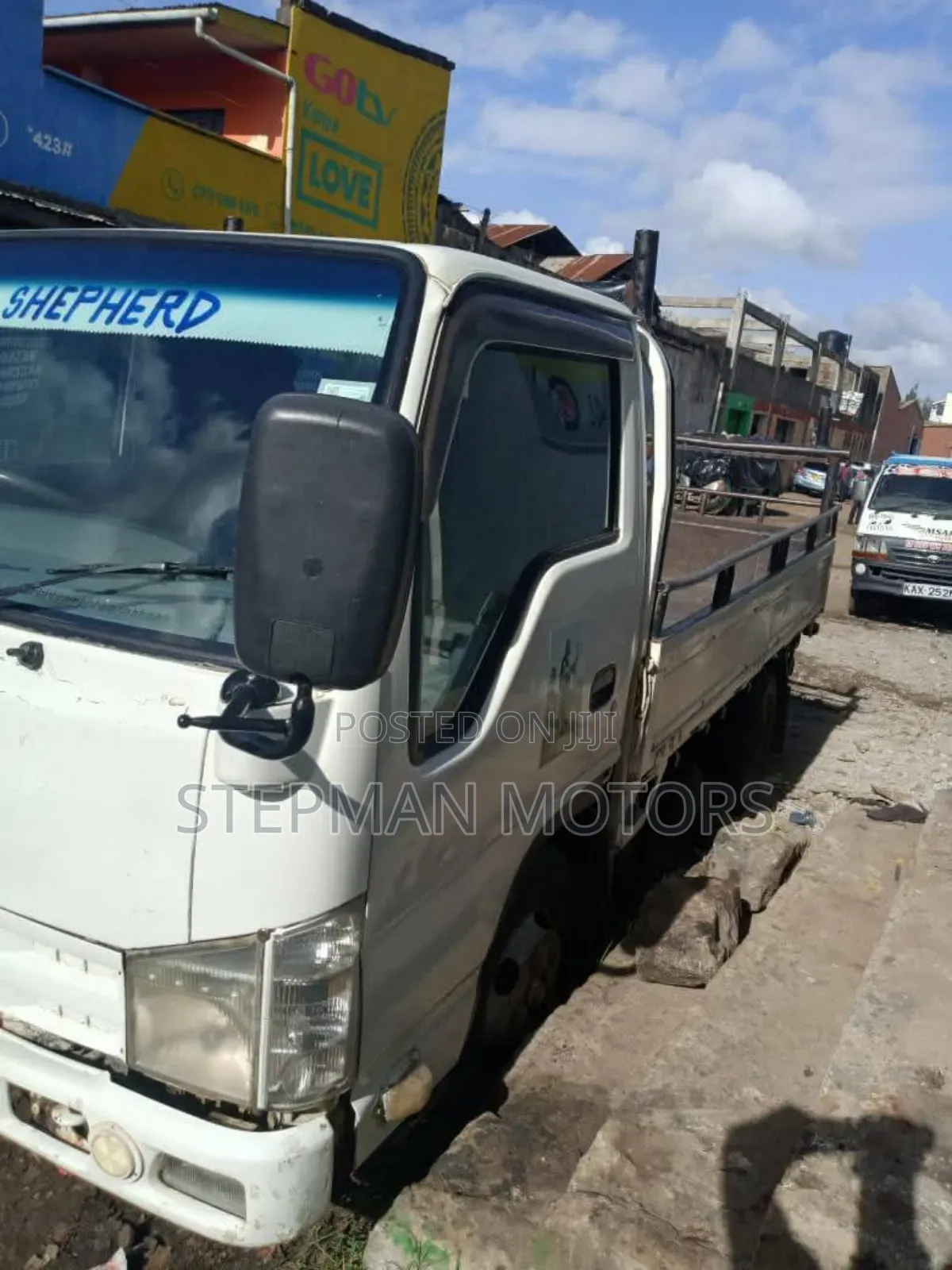 Isuzu Elf Truck 2012 White