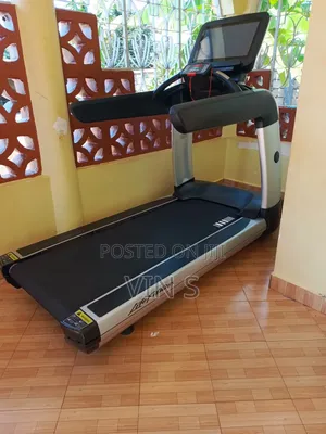 Commercial Treadmills+ Commerciál Tréadmills/ Life Fitness Lifefitness