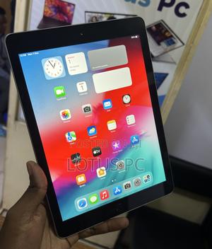 Apple iPad 9.7 128 GB Gray - thumbnail 2