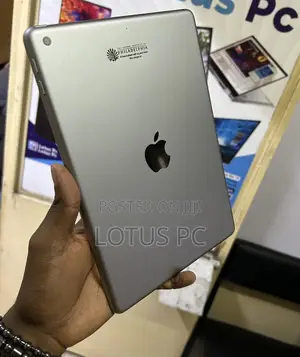 Apple iPad 9.7 128 GB Gray