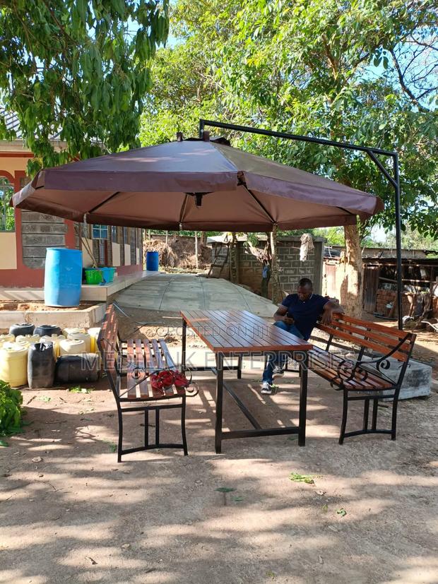 Wooden Metallic Garden Outdoor Benches Shades