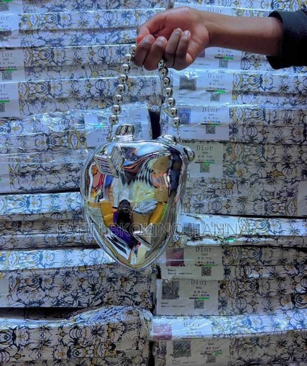 Heart Clutch Bag - thumbnail 3