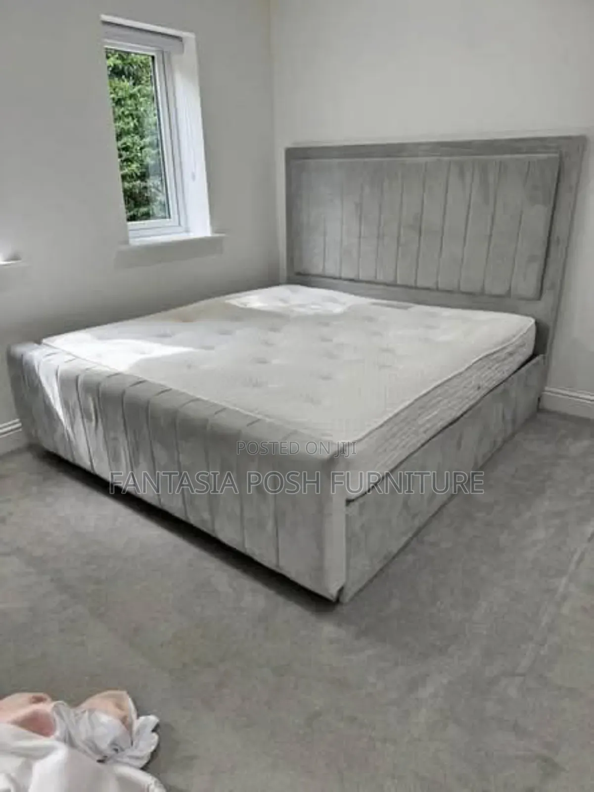 5x6 Comfy Silver Panel Chester Bed