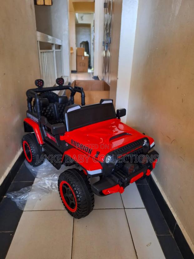 Holiday Combo: Ride-on Car + Wooden Kitchen Set - thumbnail 3