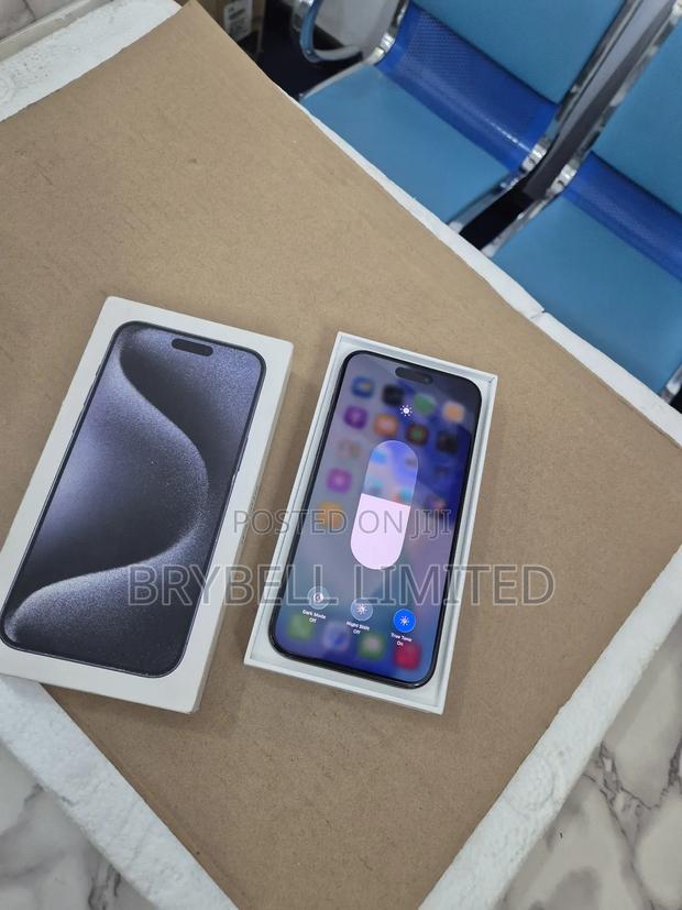 Apple iPhone 15 Pro Max 256 GB Blue - thumbnail 4