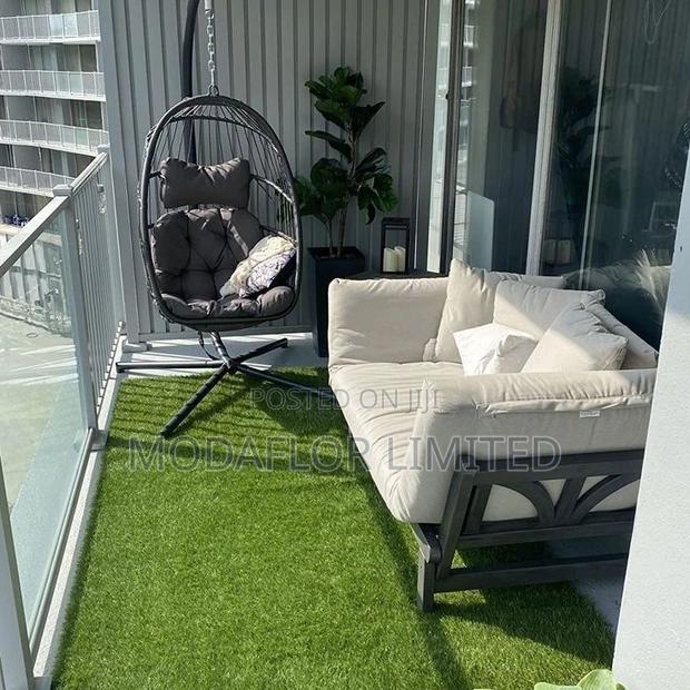 Real-Look Artificial Grass Carpet Perfect for Outdoor Decor-