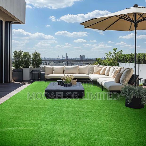 Artificial Grass Carpet for Hotels Commercial Outdoor Areas